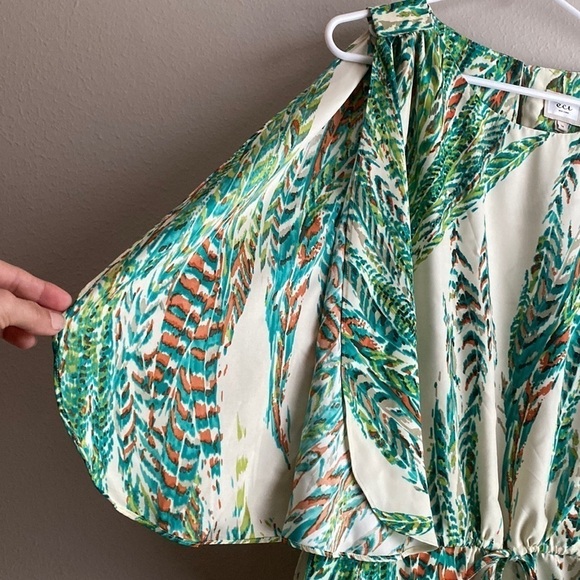 ECI ivory turquoise green feather cold shoulder tie waist blouse top Size M - Picture 3 of 9